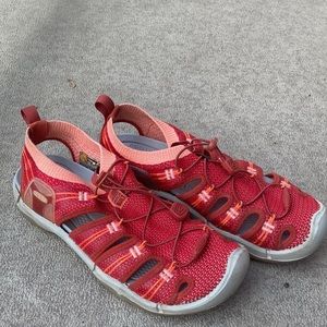 Keen American Nuuk y sandals  shoes size 81/2